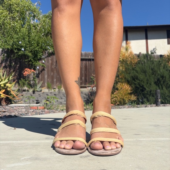 Heels - Picture 4 of 5